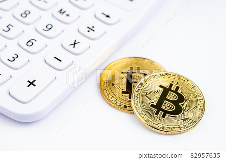 [Cryptocurrency] Bitcoin and calculator background material 82957635