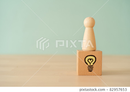 Light bulb mark building blocks and dolls 82957653