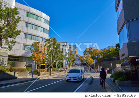 從川崎市淺尾區萬福寺1丁目新百合丘站入口十字路口到新百合丘站北口的道路 從川崎市淺尾區萬福寺1丁目新百合丘站入口十字路口到新百合丘站北口的道路 82959169