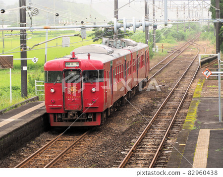 國鐵713係從宮崎縣高湯郡津野町大澤川北日峰線東津野站出發 國鐵713係從宮崎縣高湯郡津野町大澤川北日峰線東津野站出發 82960438