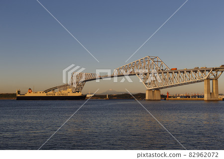 Tokyo Gate Bridge and Mt. Fuji 82962072