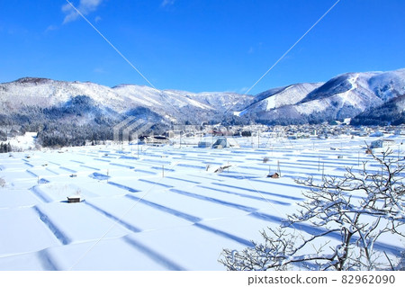 Nozawa Onsen Village in winter 82962090