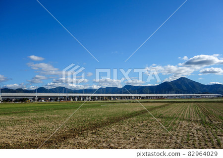 Hokuriku Shinkansen extension work taken from Nakashinjo-cho, Echizen City (October 2021) 82964029