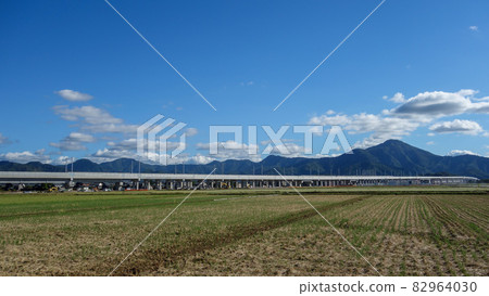 Hokuriku Shinkansen extension work taken from Nakashinjo-cho, Echizen City (October 2021) 82964030
