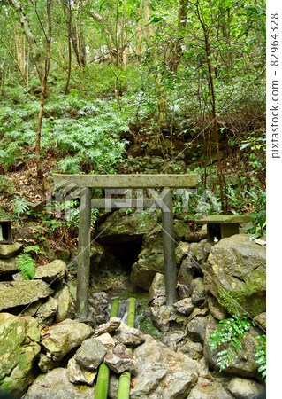 Amano Iwato [Water hole in Erihara] [Erihara, Isobe-cho, Shima City, Mie Prefecture] 82964328