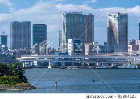 《Tokyo》 Tokyo Bay Area ・ A group of tower condominiums lined up 《Tokyo》 Tokyo Bay Area ・ A group of tower condominiums lined up 82964525