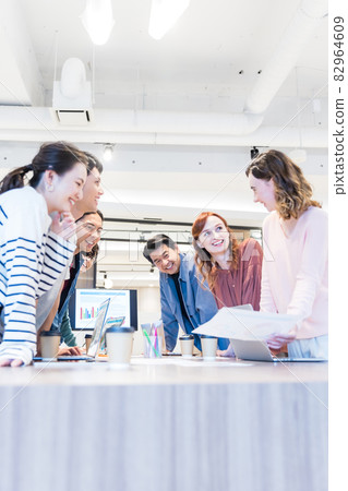 Meeting at the office Global 82964609