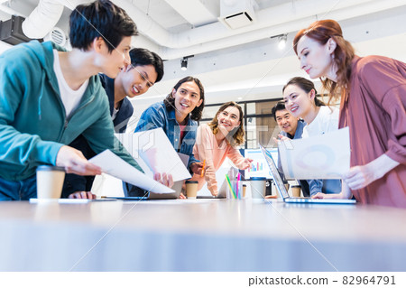 Meeting at the office Global 82964791