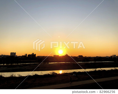 Sunset in the Tama River Sunset in the Tama River 82966256