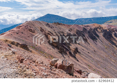 (Fukushima Prefecture) Azuma Kofuji, a view of the crater edge of the mountaintop (Fukushima Prefecture) Azuma Kofuji, a view of the crater edge of the mountaintop 82968412