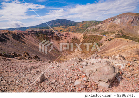(Fukushima Prefecture) Azuma Kofuji, a view of the crater edge of the mountaintop 82968413