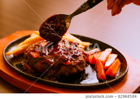 Handmade hamburger for dinner Finishing in front of you Handmade hamburger for dinner Finishing in front of you 82968584