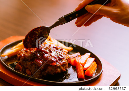 Handmade hamburger for dinner Finishing in front of you Handmade hamburger for dinner Finishing in front of you 82968587
