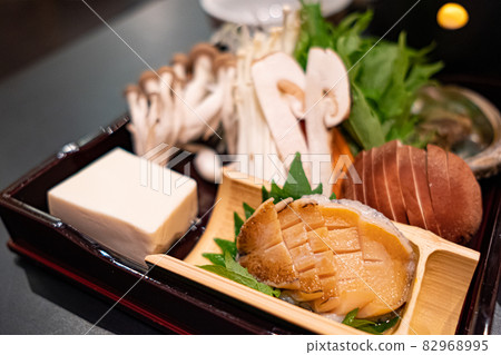 日本料理，火鍋，清蒸鮑魚，鮑魚鬆茸蘑菇火鍋 82968995