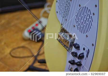  Electric guitar 82969087