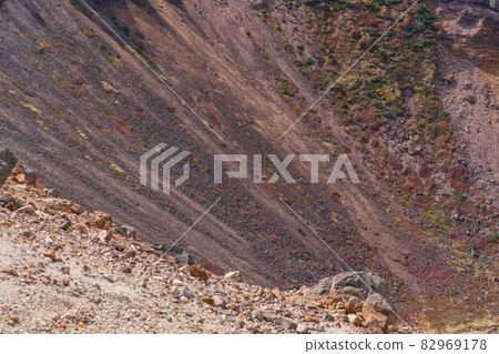 (Fukushima Prefecture) Azuma Kofuji looks inside from the crater edge (Fukushima Prefecture) Azuma Kofuji looks inside from the crater edge 82969178