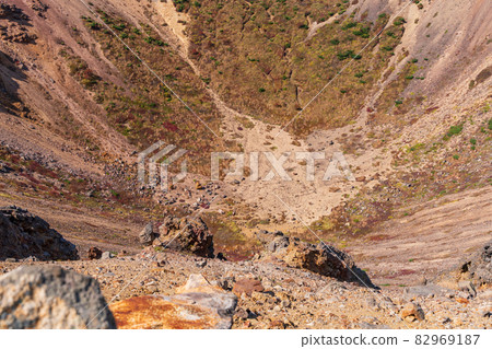 (Fukushima Prefecture) Azuma Kofuji looks inside from the crater edge (Fukushima Prefecture) Azuma Kofuji looks inside from the crater edge 82969187