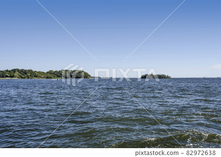 從濱名湖觀光船上的新瀨橋附近看到的Tsubutejima 82972638