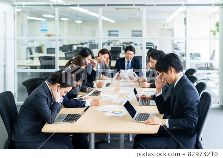 A businessman worried about a meeting 82973210