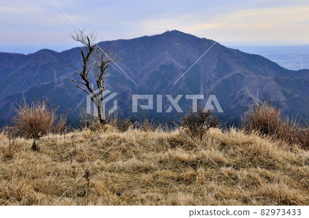 從丹澤表嶺山能登山頂眺望小山 從丹澤表嶺山能登山頂眺望小山 82973433