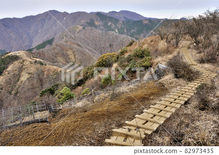 從丹澤山的山能登看到的表嶺山脈 從丹澤山的山能登看到的表嶺山脈 82973435