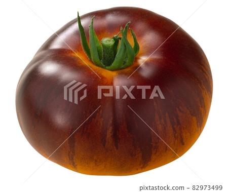 P20 x Beauty King heirloom tomato isolated 82973499