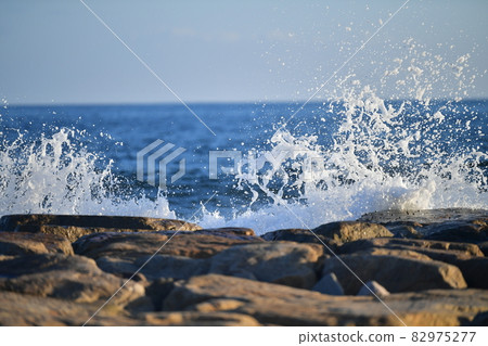 波浪,波浪,飛濺 波浪,波浪,飛濺 82975277