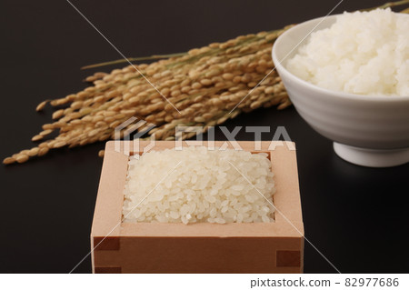 Rice and ear 82977686