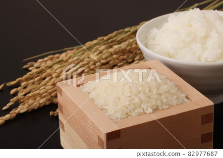 Rice and ear 82977687