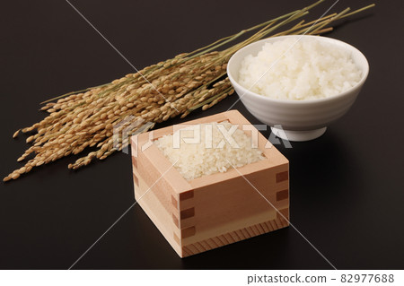 Rice and ear 82977688