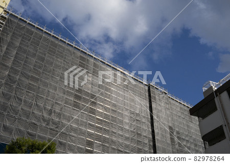 Large-scale repair of old apartments, exterior wall construction of metropolitan housing, apartments built in Showa, metropolitan housing with scaffolding ,. Large-scale repair of old apartments, exterior wall construction of metropolitan housing, apartments built in Showa, metropolitan housing with scaffolding ,. 82978264