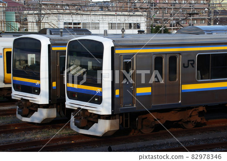 209系列列車在幕張車站中心扣留 82978346