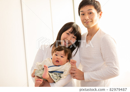 全家福8個月大嬰兒 全家福8個月大嬰兒 82979487