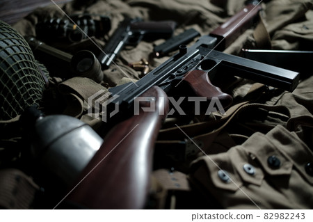 US Army 101st Airborne Division Thompson M1A1 submachine gun Colt Government M1911A1 pistol US Army 101st Airborne Division Thompson M1A1 submachine gun Colt Government M1911A1 pistol 82982243