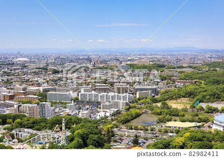 Cityscape of Nagoya city overlooking from the sunny Higashiyama Tower Cityscape of Nagoya city overlooking from the sunny Higashiyama Tower 82982411