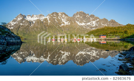 Beautiful landscape in Norway with mountain reflection on a lake 82983676