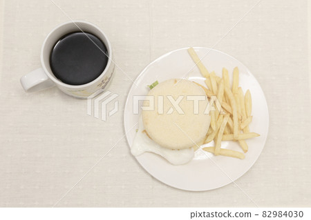 英式鬆餅和炸薯條 82984030