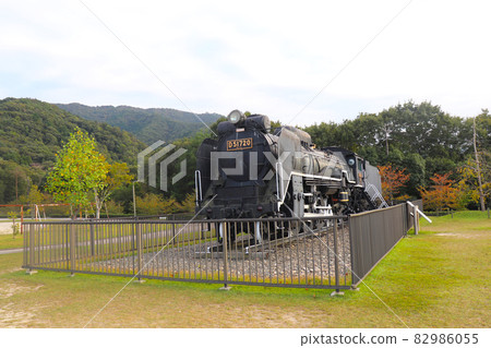 Hiroshima steam locomotive "D51 type 720" 82986055