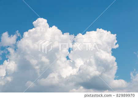 藍天和雲彩 82989970