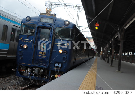 停泊在復古門司站的KIHA47型柴油列車「川瀨すみ/山瀨すみ」_照片拍攝於2021年8月9日 停泊在復古門司站的KIHA47型柴油列車「川瀨すみ/山瀨すみ」_照片拍攝於2021年8月9日 82991329