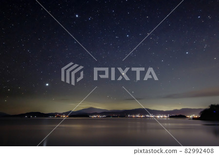 瀨戶內的冬季星空：西天下沉的獵戶座和冬季三角 82992408