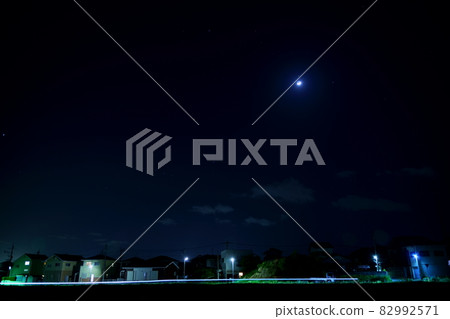 Stars, light and darkness in the night sky Stars, light and darkness in the night sky 82992571