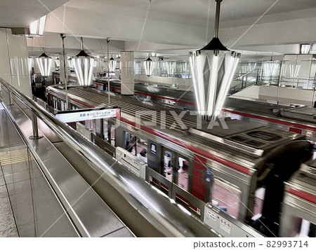 The view of Tennoji Station on the Osaka Metro Midosuji Line before its renovation (until February 2023) 82993714