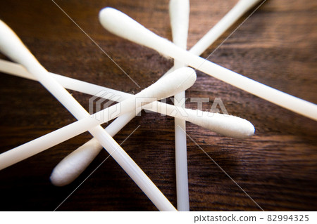 Table of cotton swabs and brown wood grain Table of cotton swabs and brown wood grain 82994325
