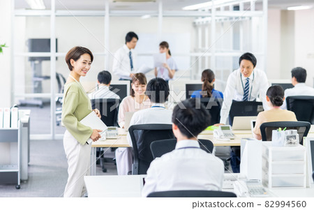 People working in the office 82994560