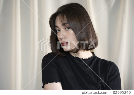Female portrait of bob hair Female portrait of bob hair 82995240
