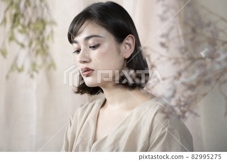 自然女性肖像 82995275