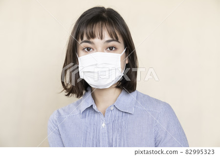 一個女人的面具和肖像 82995323