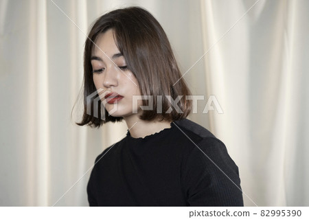 Female portrait of bob hair Female portrait of bob hair 82995390