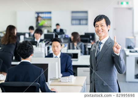 Office businessman 82995698